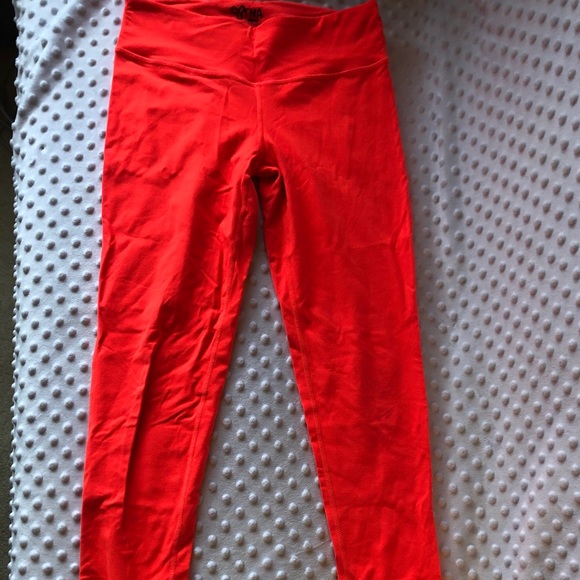 TNA Leggings - Picture 2 of 4